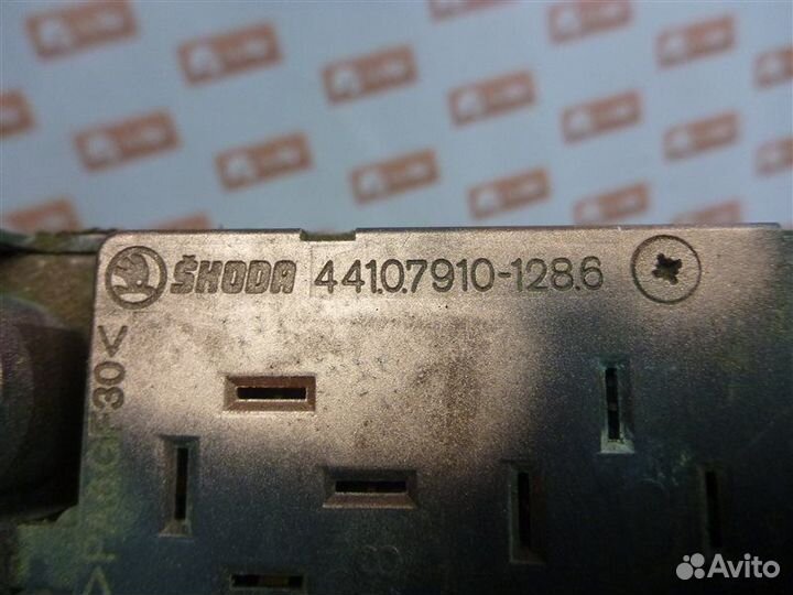 Блок предохранителей Skoda Felicia 6U1 781.136B