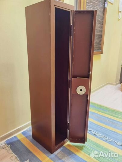 Самодельный железный шкаф (сейф) с замком