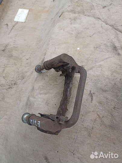 Скоба заднего суппорта от Ниссан Кашкай J10