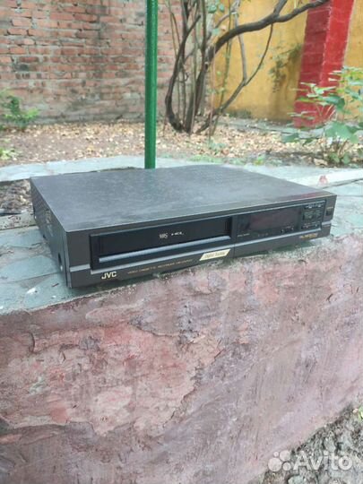 Видеомагнитофон JVC