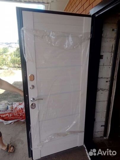 Двери входные металлические новые