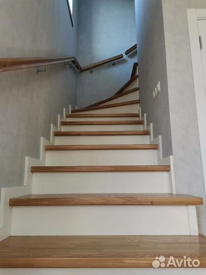 Лестница из массива дерева на заказ