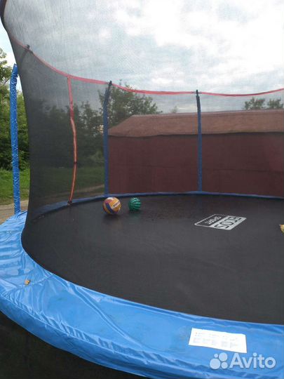 Батут с защитной сеткой