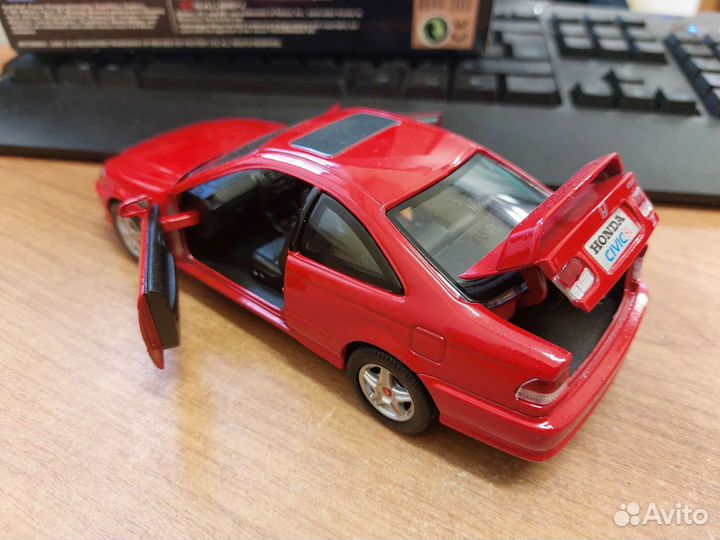 Коллекционная модель Honda Civic 1:24