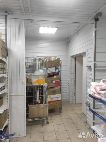 Решетка раздвижная на проем в магазине