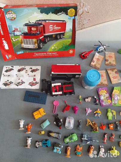 Мелкие игрушки и Лего пакетом