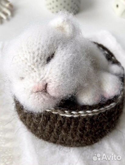 Вязаный спящий котенок, котик