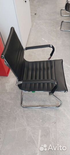 Офисное кожаное кресло