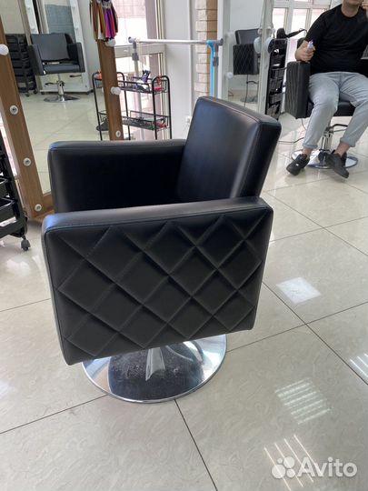 Парикмахерское кресло