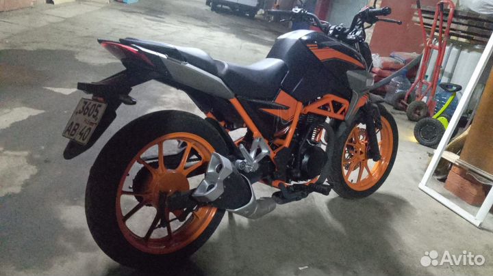 Мотоцикл дорожник