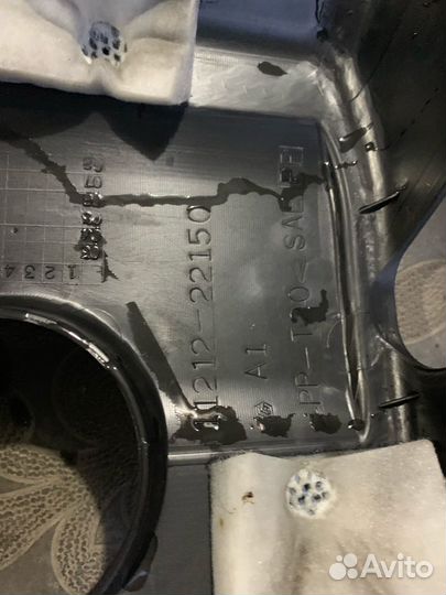 Декоративная крышка двс Toyota Corolla Auris e15