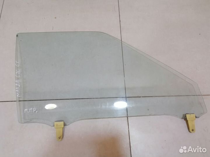 Стекло двери передней правой Mazda 626 (GC) 1987г