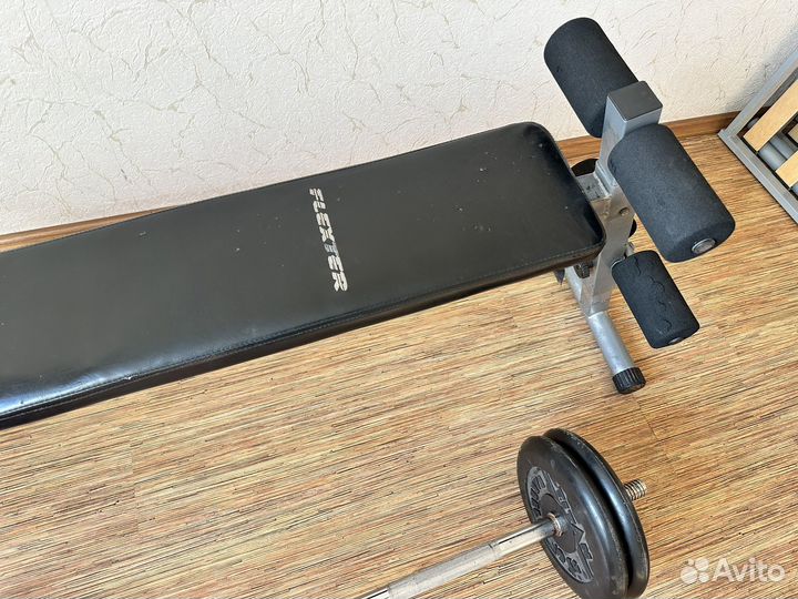 Скамья для жима со стойками и штангой бу