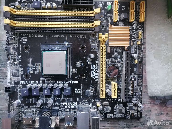 Материнская плата с процессором и памятью