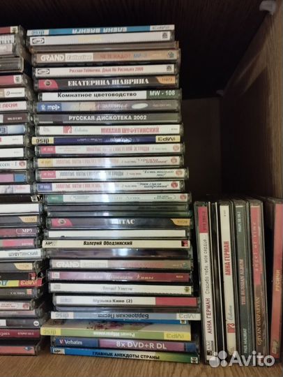 Диски DVD, кассеты видео, аудио