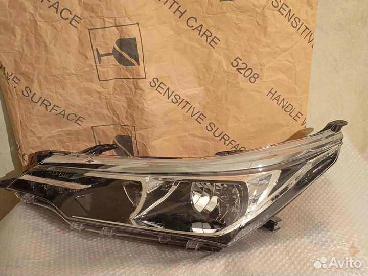 Фара левая на Тойота Корола 170 галоген