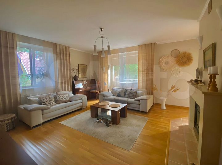 Коттедж 220 м² на участке 9 сот.