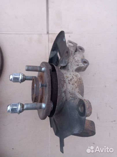 Поворотный кулак правая под датчик abc hyundai sol