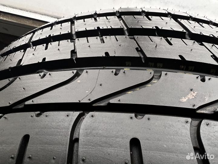 Pirelli P Zero SUV 275/35 R20