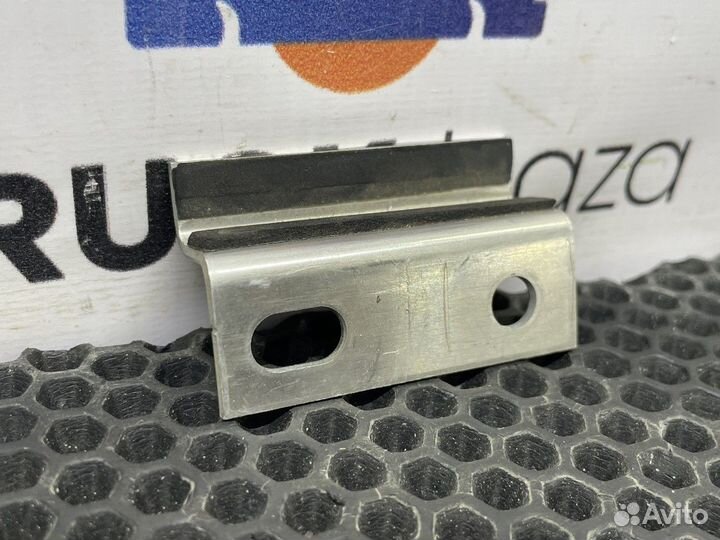 2373592 Кронштейн рамки люка Scania 6-series