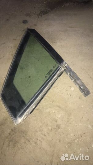 Стекло двери передней левой (форточка) Citroen C4