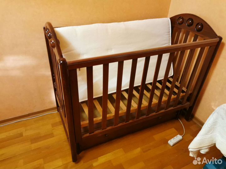 Детская кроватка с маятником+ортопедический матрас