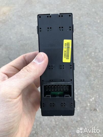 Блок электростеклоподьемника Hyundai Elantra 2012