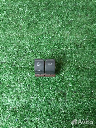 Кнопки открытия багажника бензобака VW Passat b6