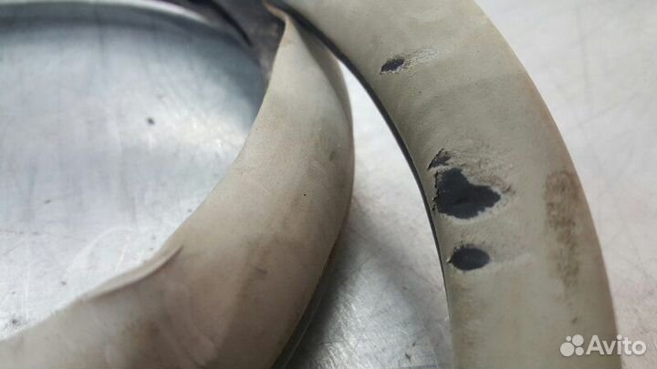 Уплотнитель двери задний левый Hyundai Trajet FO