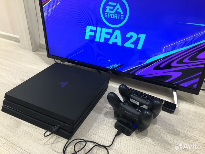 Sony PS4 PRO 1Тб / 2 джоя / станция