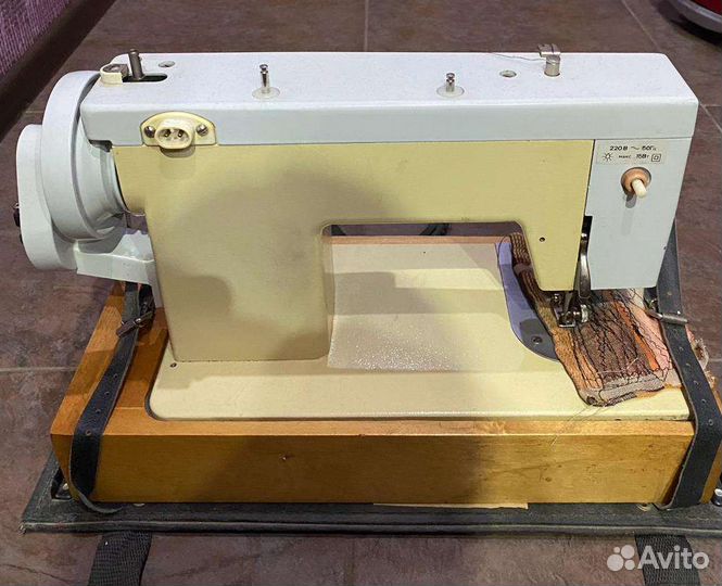 Швейная машинка Чайка 134