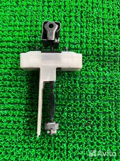 Ограничитель двери прав. зад. Lexus LS460, LS600