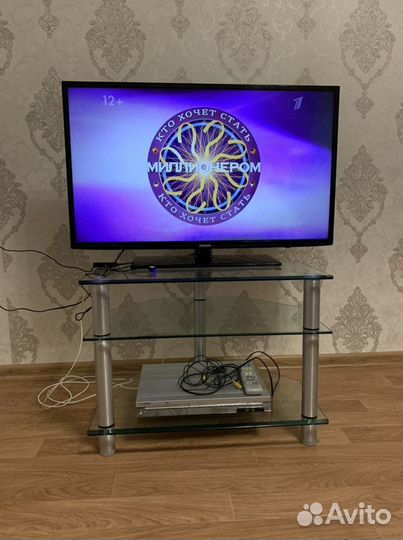 Стеклянная тумба для телевизора