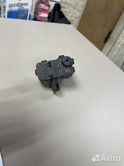 Активатор лючка бензобака Ауди А4 Б8 А5 Ку5