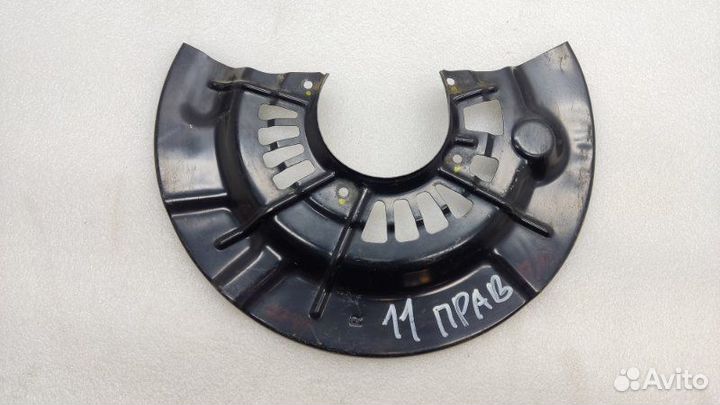 Пыльник тормозного диска передний правый Toyota