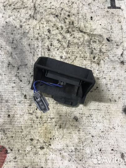 Кнопка открывания багажника Nissan Pathfinder