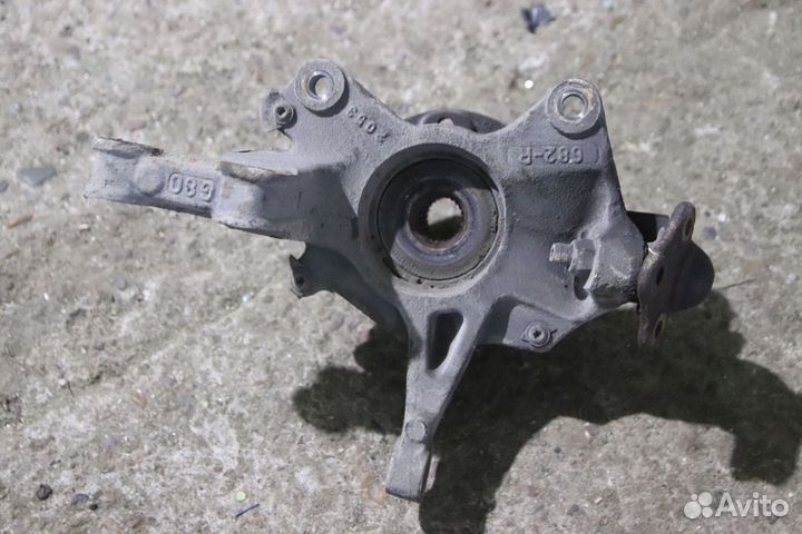 Кулак поворот ступица пер на Рено Флюенс