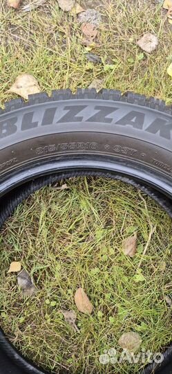 Bridgestone Blizzak Spike-02 215/55 R16 93T