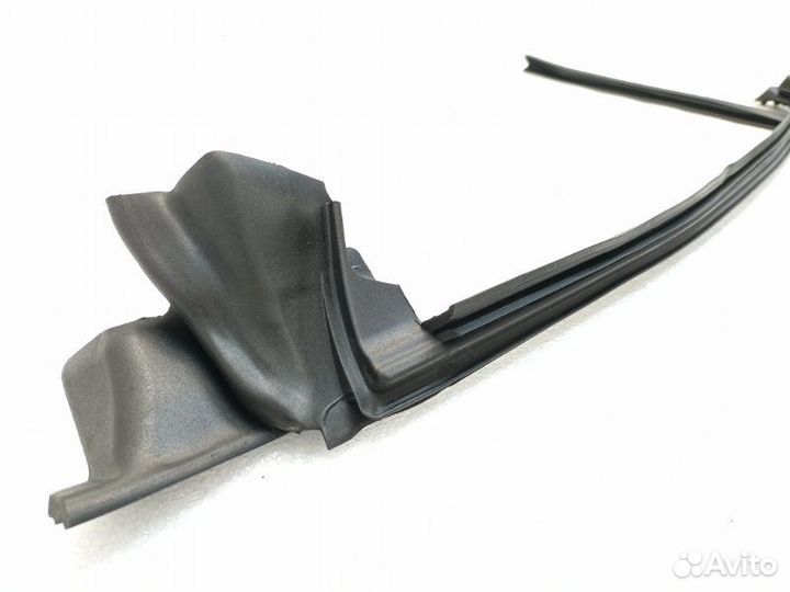 Уплотнитель стекла двери передний правый