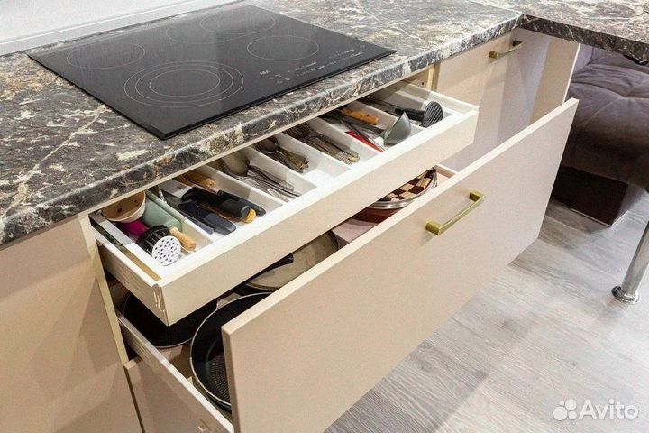 Кухонный гарнитур в Наличии