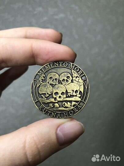 Монета Memento Mori