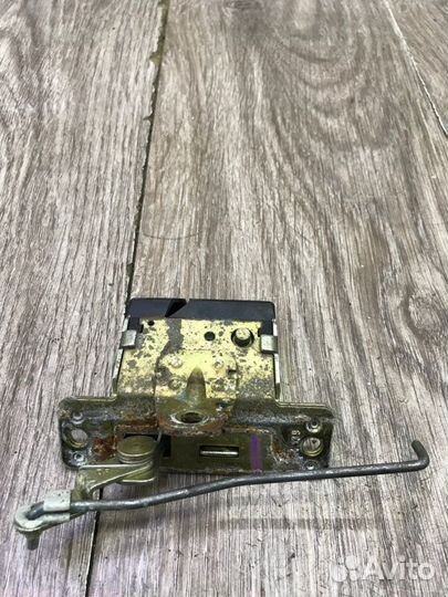 Замок крышки багажника задний Opel Vectra B