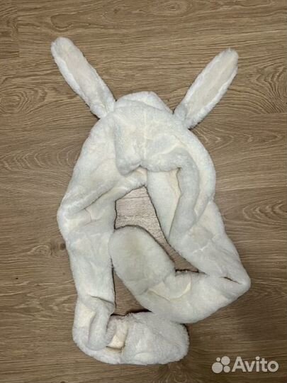 Шапка белая oysho с ушами кролика и варежками