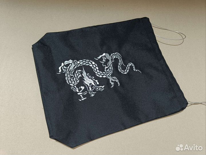Мешочек для подарка в вышивкой дракона