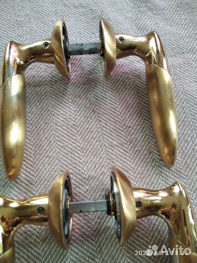 Межкомнатные дверные ручки + замки к ним