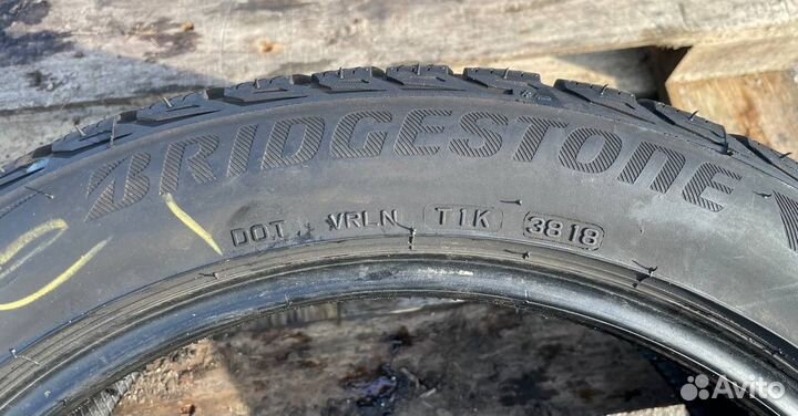 Bridgestone Blizzak LM-32 245/45 R19