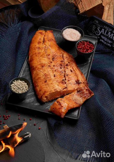 Рыба лосось горячего копчения