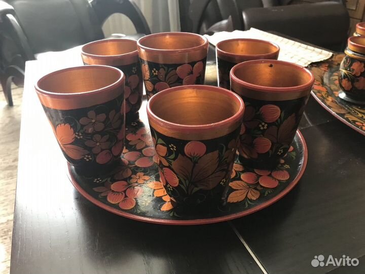 Поднос с чашками