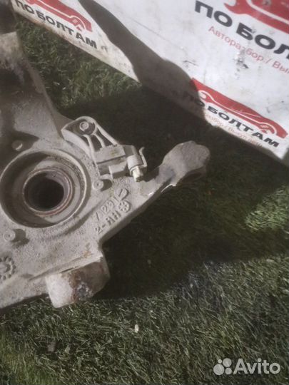 Ступица передняя правая Toyota Cavalier T2 1999