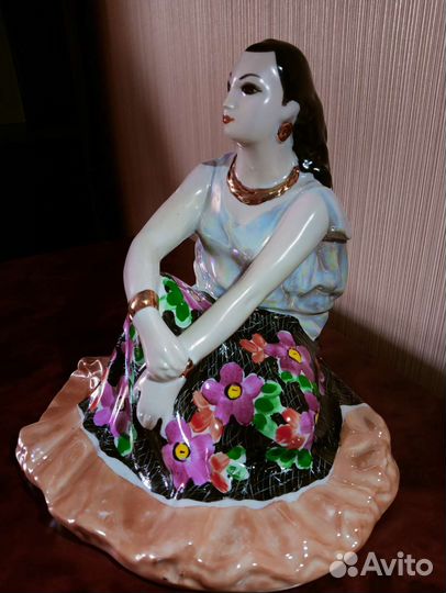 Статуэтка фарфор
